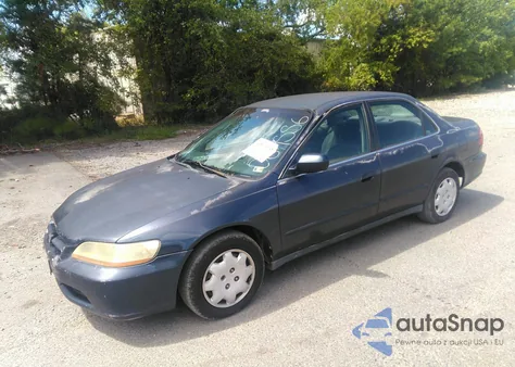 2000 Honda Accord 2.3 Lx from USA, damaged, VIN 1HGCG6658YA069556